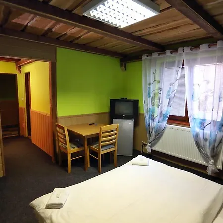 萨托斯科酸橙旅馆 招待所 Šatov